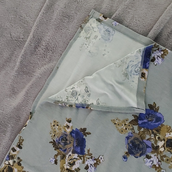 Forever 21 Blue floral midi fitted dress - Picture 3 of 4